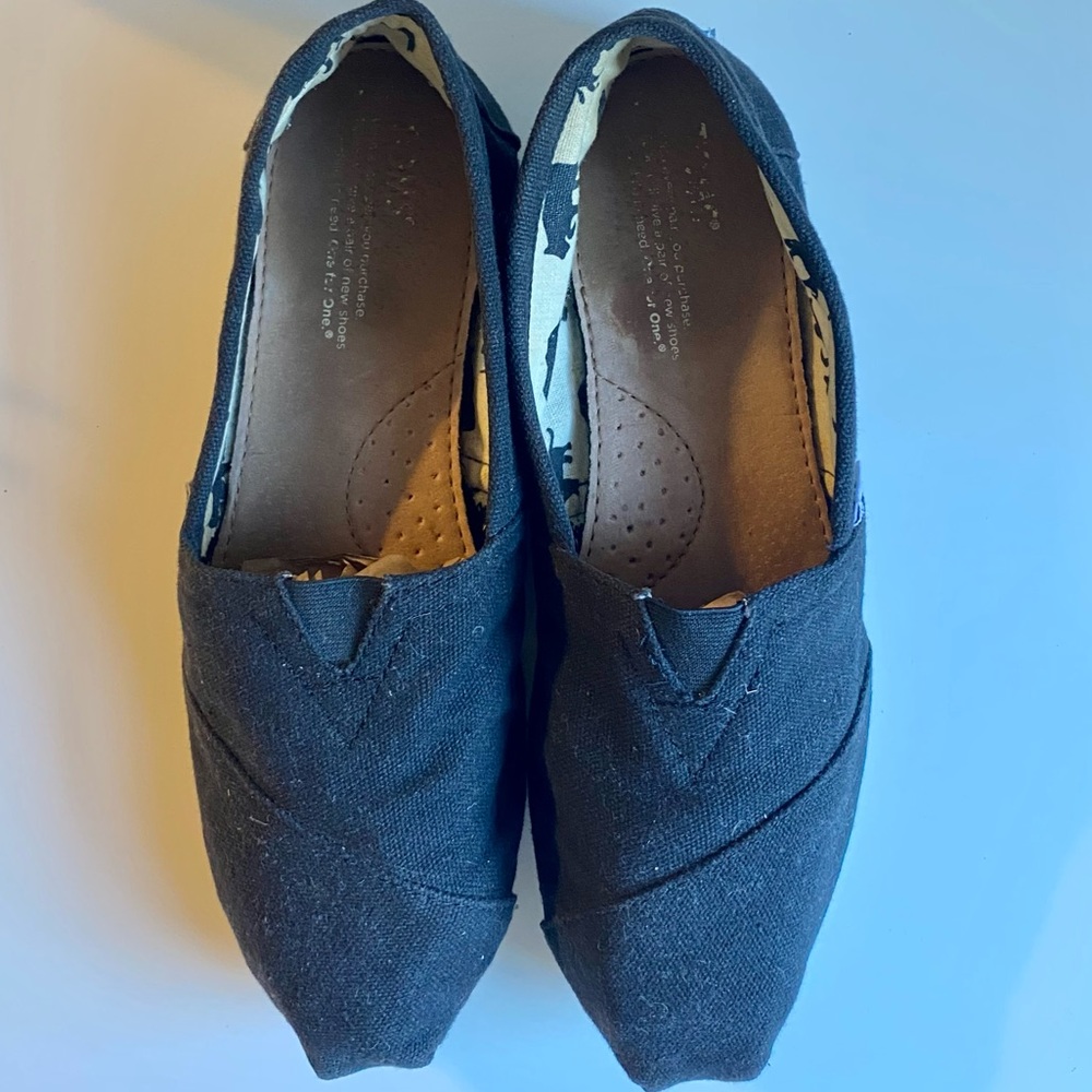 Black TOMS Size 8 - Picture 8 of 8